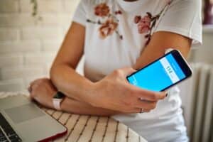 Controle a sua glicose com facilidade!🔬📲 Gerenciar a glicose nunca foi tão fácil e eficaz! Na era digital de hoje, a tecnologia desempenha