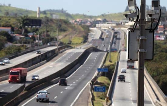 Encontre radares e evite multas com os melhores aplicativos!